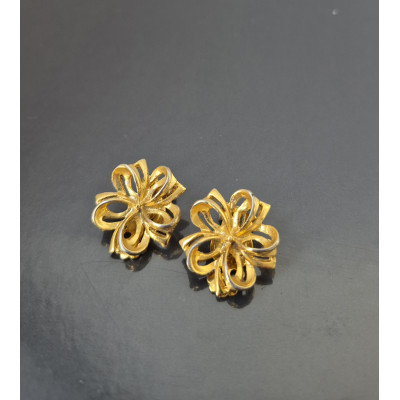 Vintage Gold Tone Floral Clip-On Earrings
